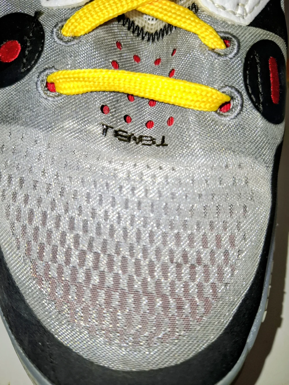 Li - Ning Wade Dwyane Limited Edition Sneakers  with Yellow Laces